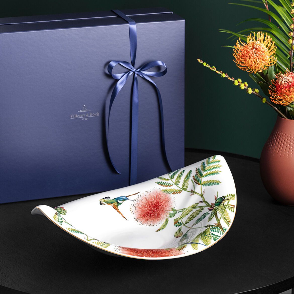 Amazonia leaf bowl 47 x 38 cm