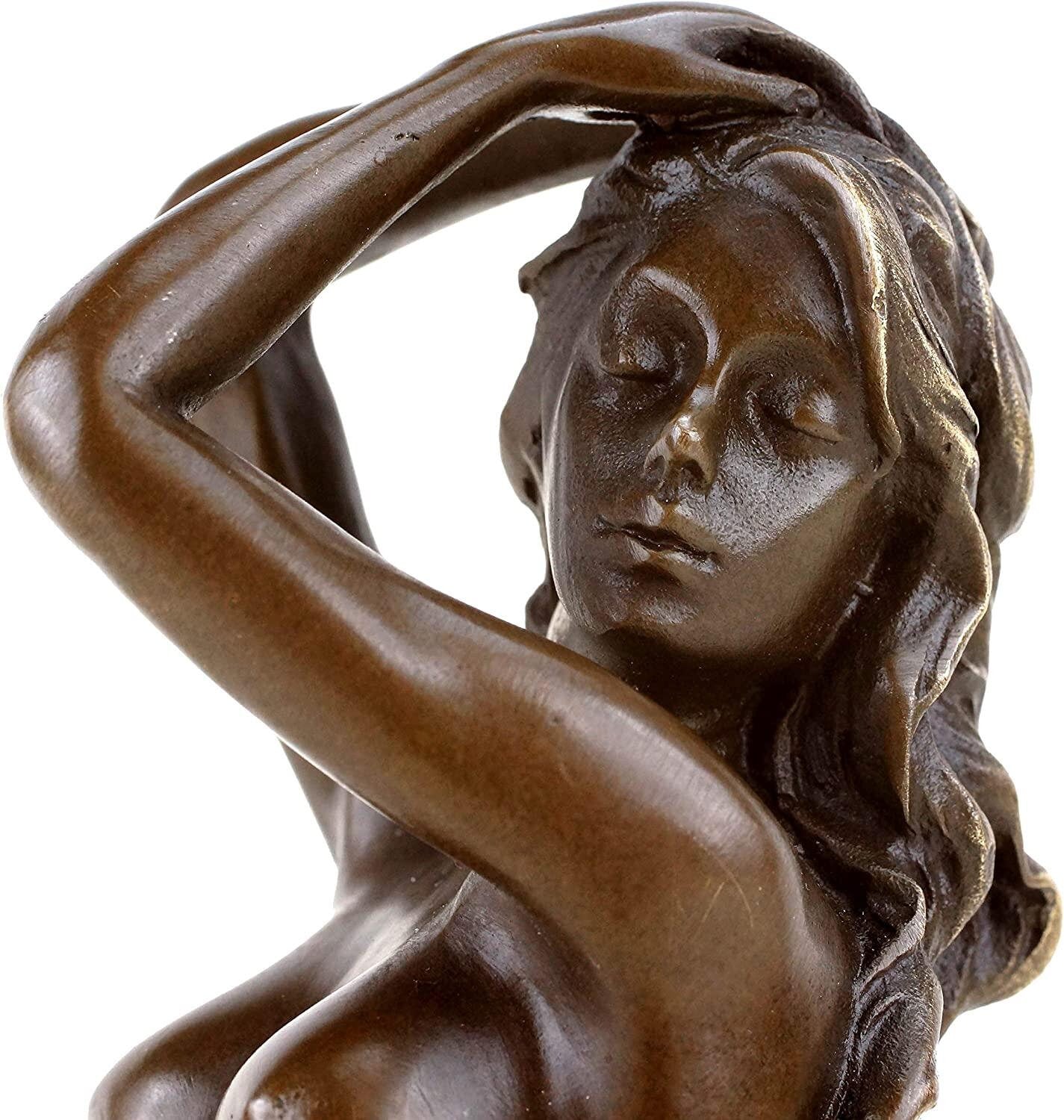 Kunst and ambiente - erotic girl jenna - female nude sculpture - bronze figurine - height: 17.0 cm - sign. patoue - sexy statues for sale