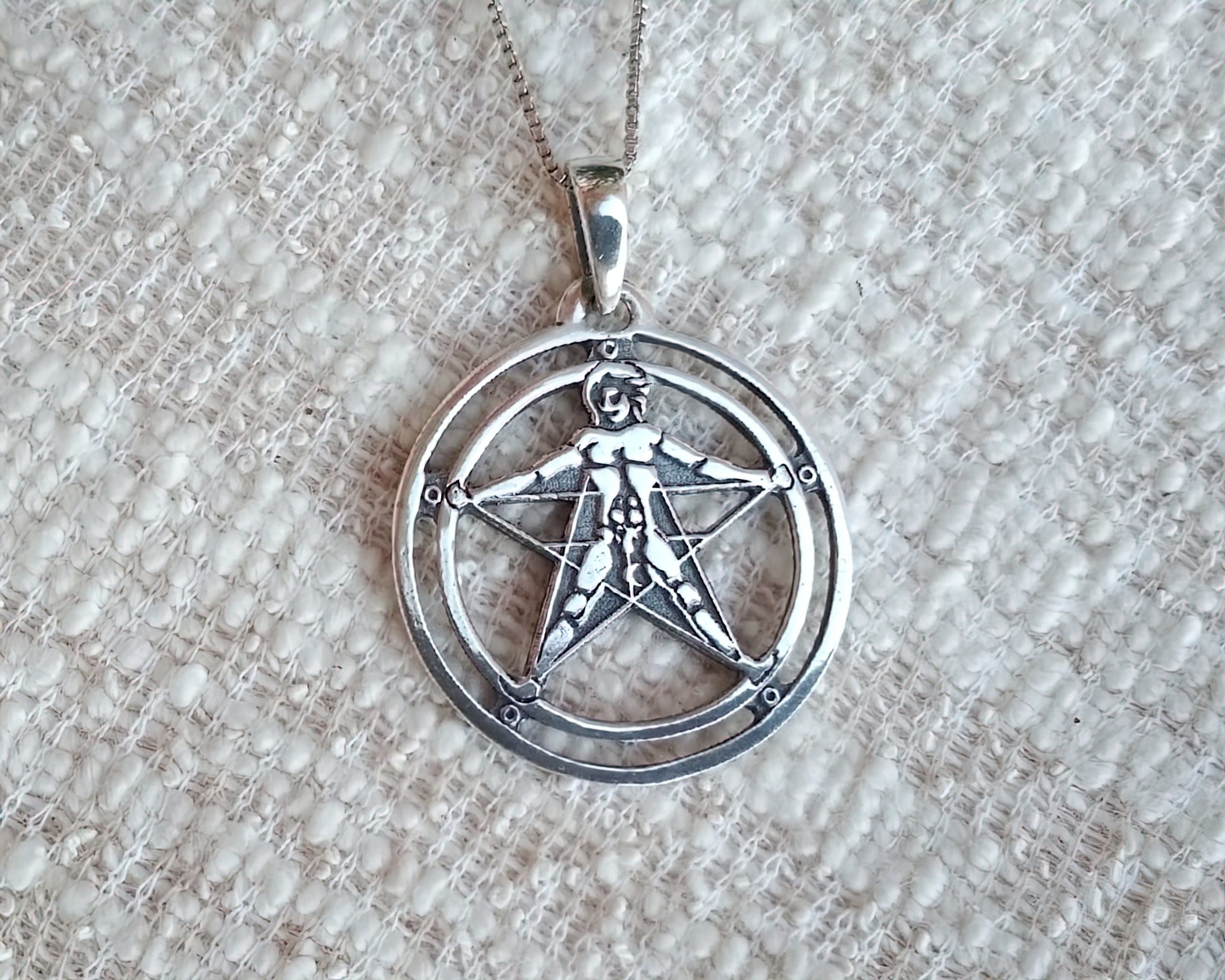 Vitruvian Man Pendant. Da Vinci Man. Human Anatomy. Leonardo Da Vinci. Anatomy Pendant. Da Vinci Pendant. Medical student gift. Medical gift