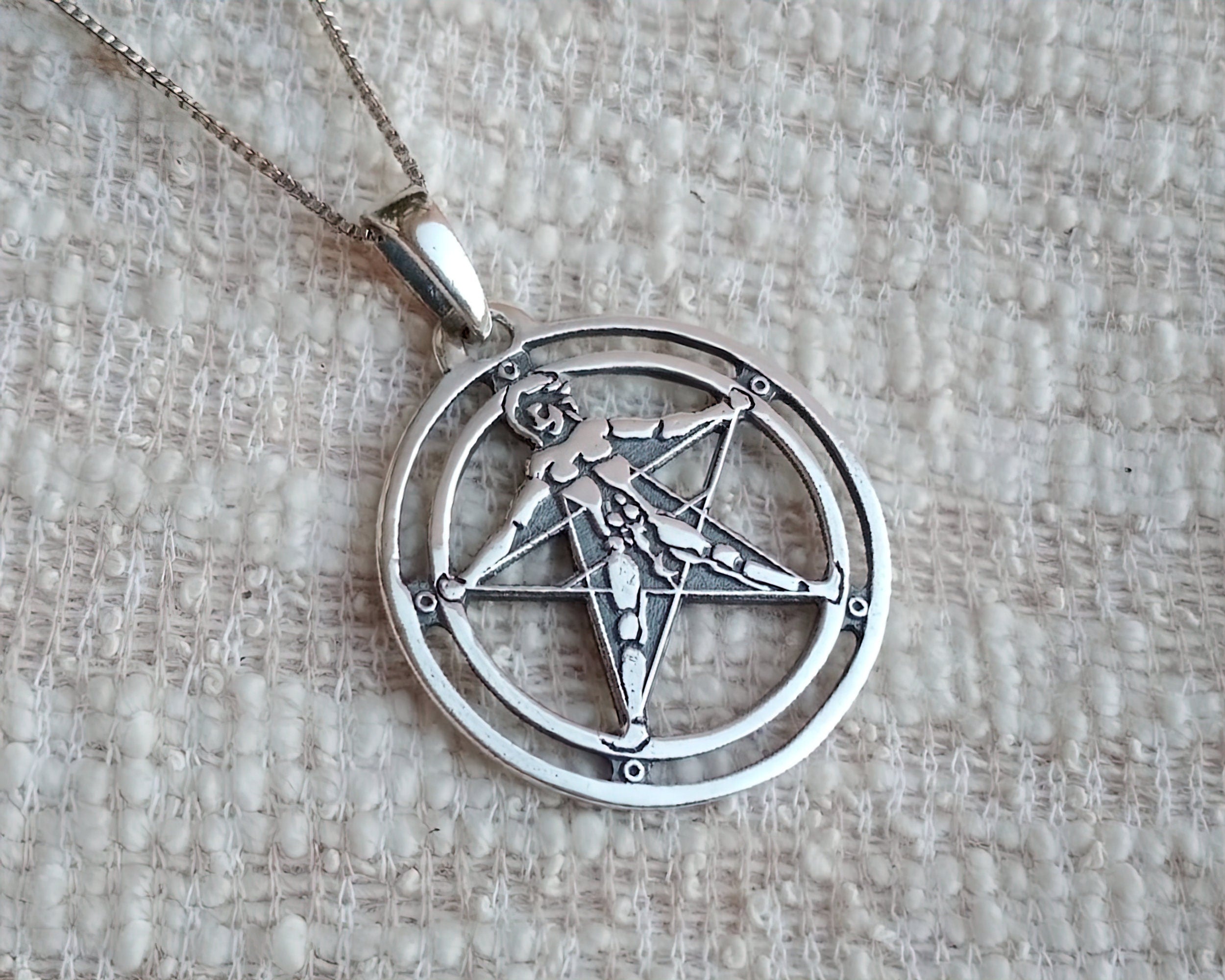 Vitruvian Man Pendant. Da Vinci Man. Human Anatomy. Leonardo Da Vinci. Anatomy Pendant. Da Vinci Pendant. Medical student gift. Medical gift