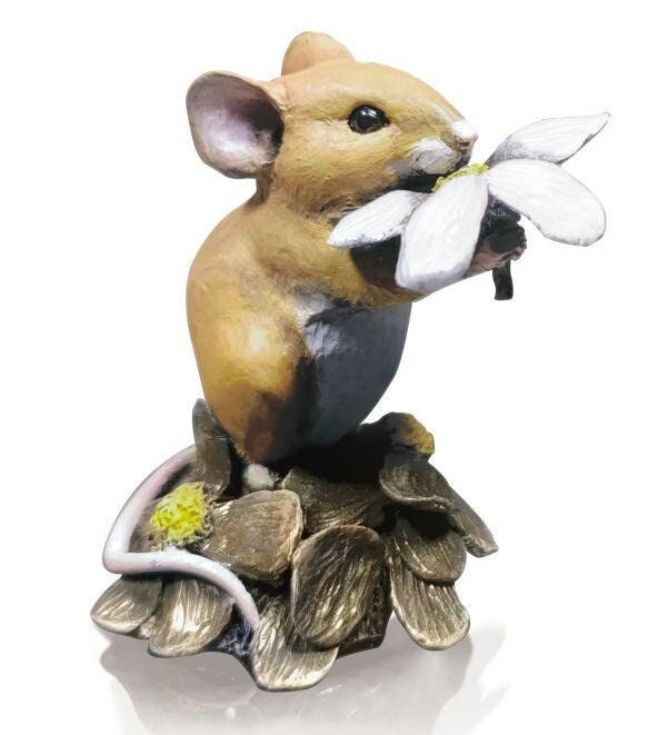 Mouse with daisy bronze figurine michael simpson bronze sculpture home decor