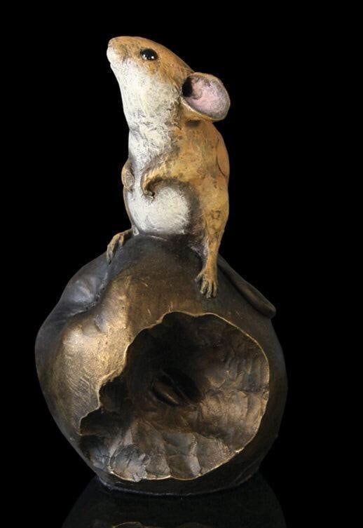 Mouse on apple bronze figurine michael simpson bronze sculpture home decor