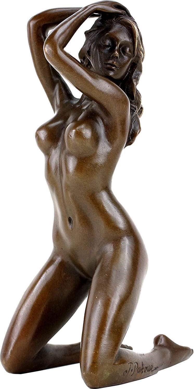 Kunst and ambiente - erotic girl jenna - female nude sculpture - bronze figurine - height: 17.0 cm - sign. patoue - sexy statues for sale
